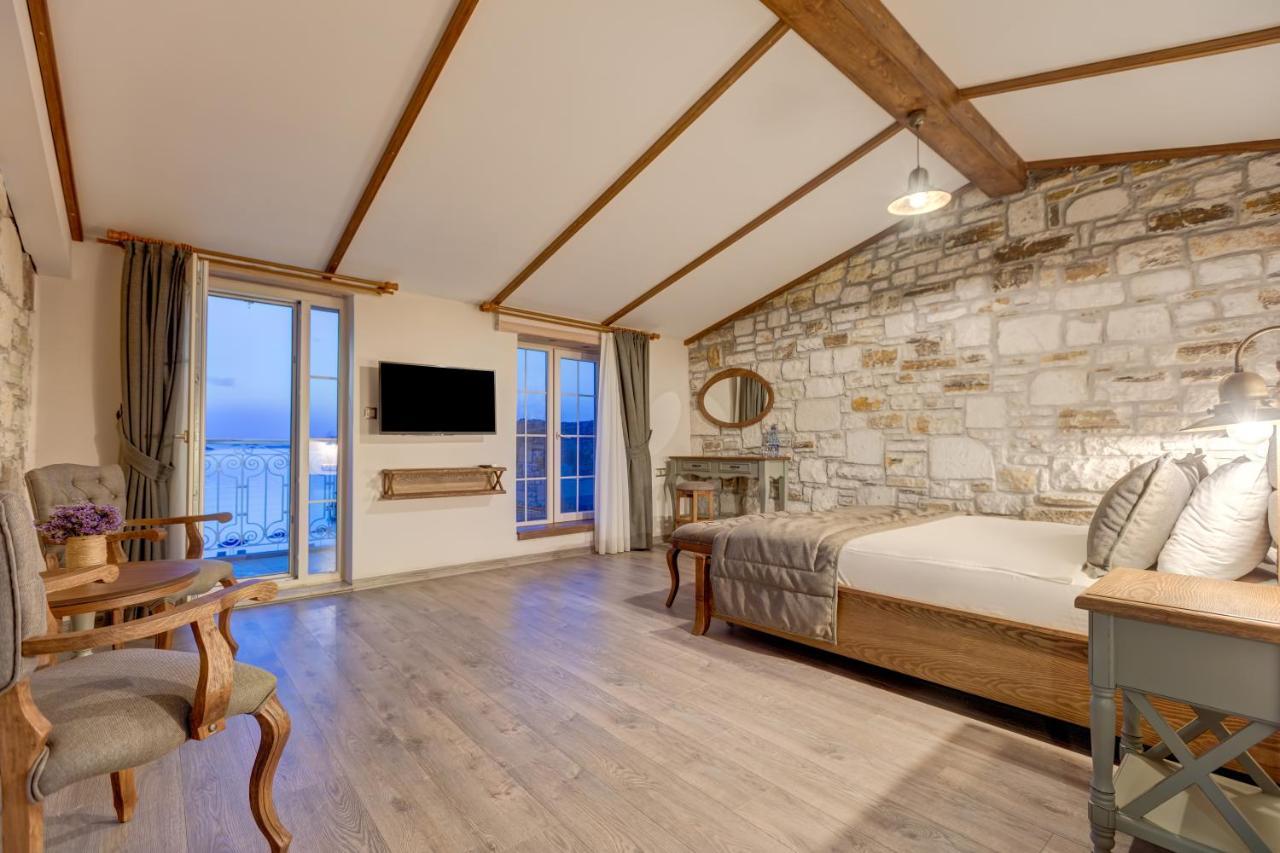 Navalia Hotel Foça Bagian luar foto
