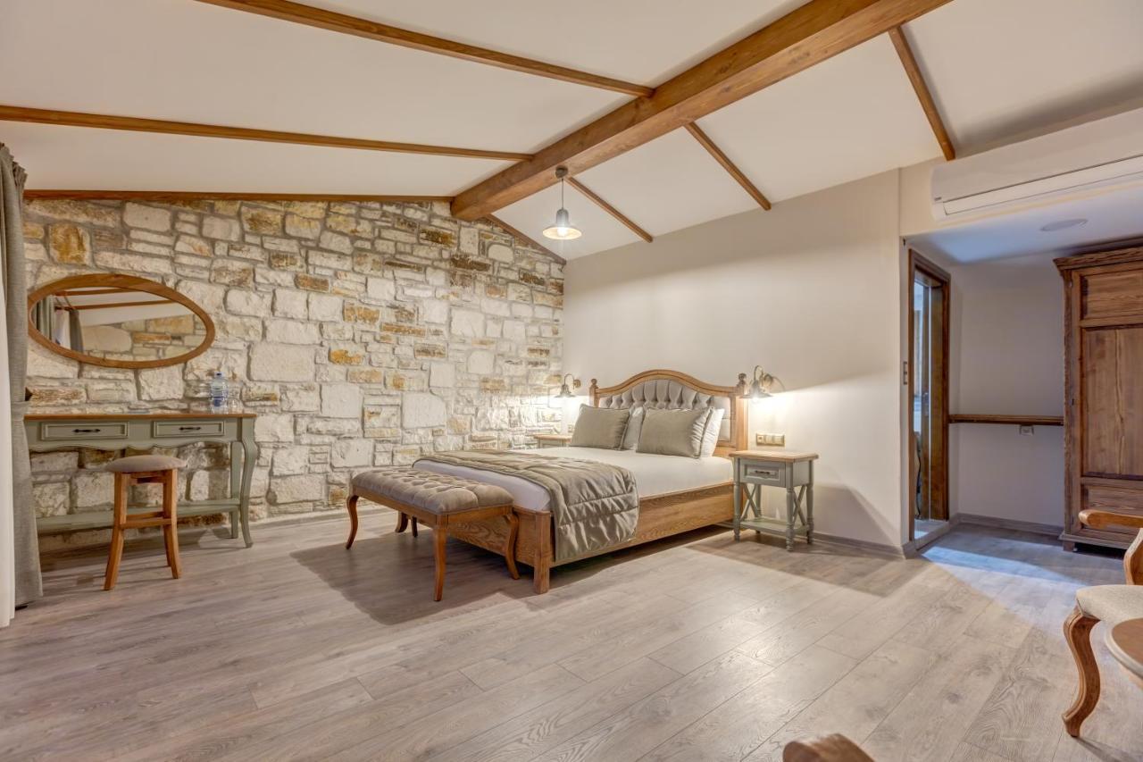 Navalia Hotel Foça Bagian luar foto