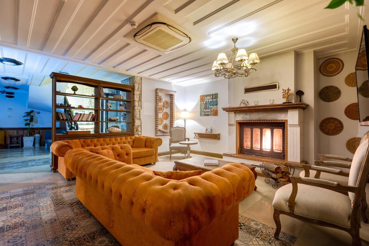 Navalia Hotel Foça Bagian luar foto