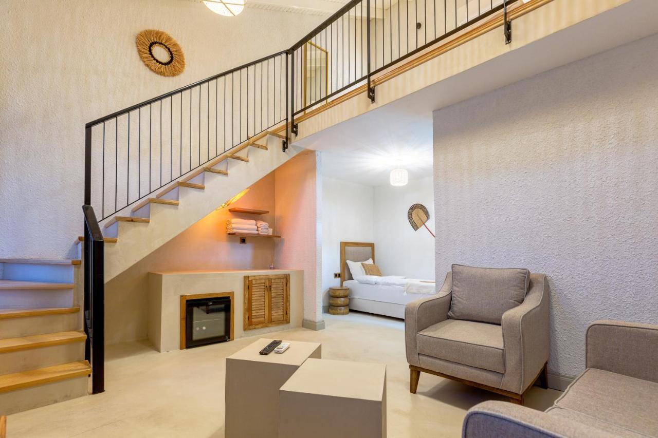 Navalia Hotel Foça Bagian luar foto