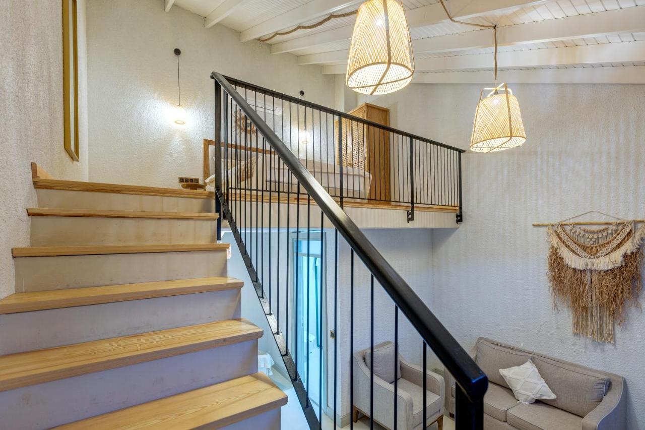 Navalia Hotel Foça Bagian luar foto