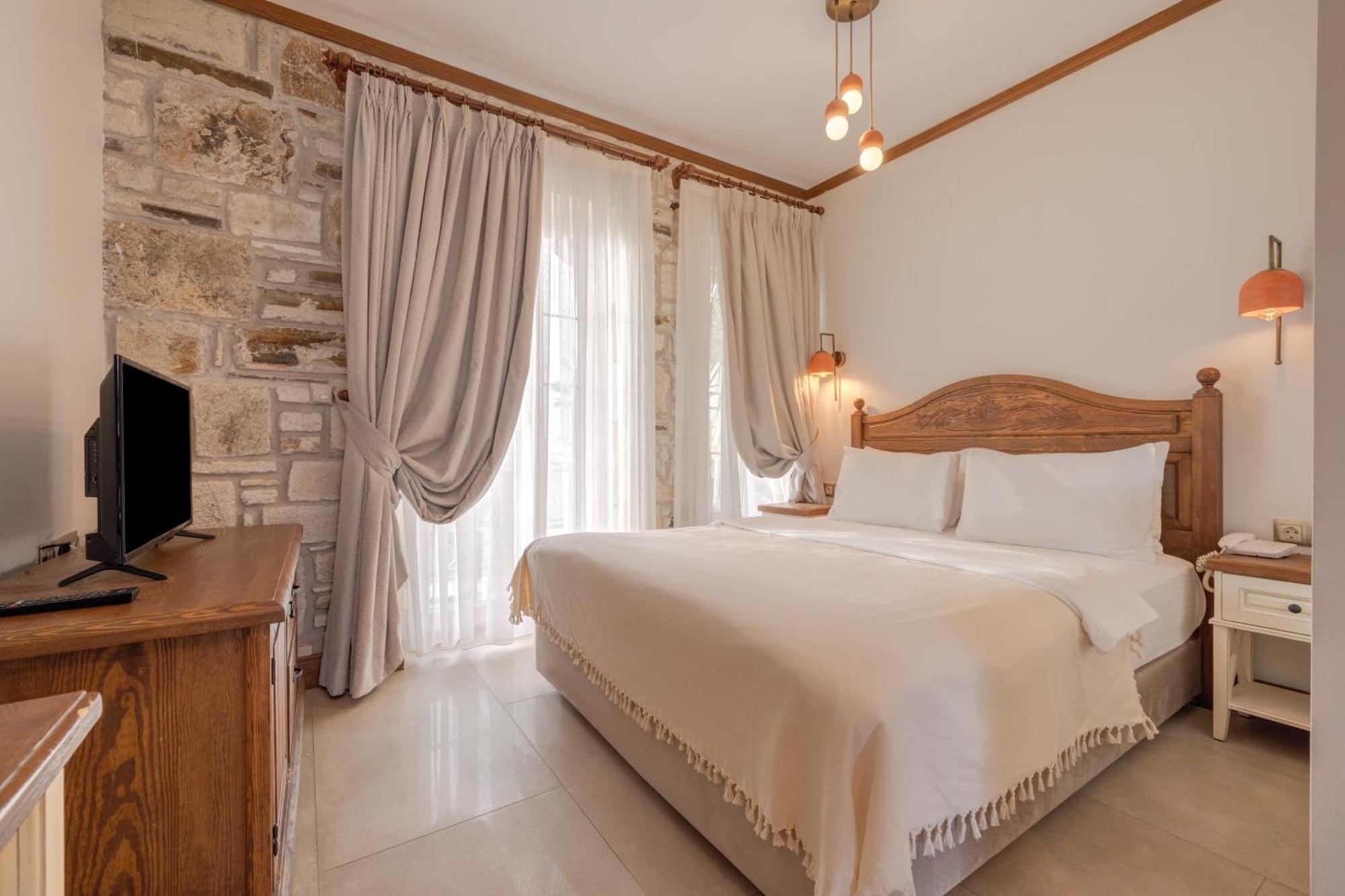 Navalia Hotel Foça Bagian luar foto