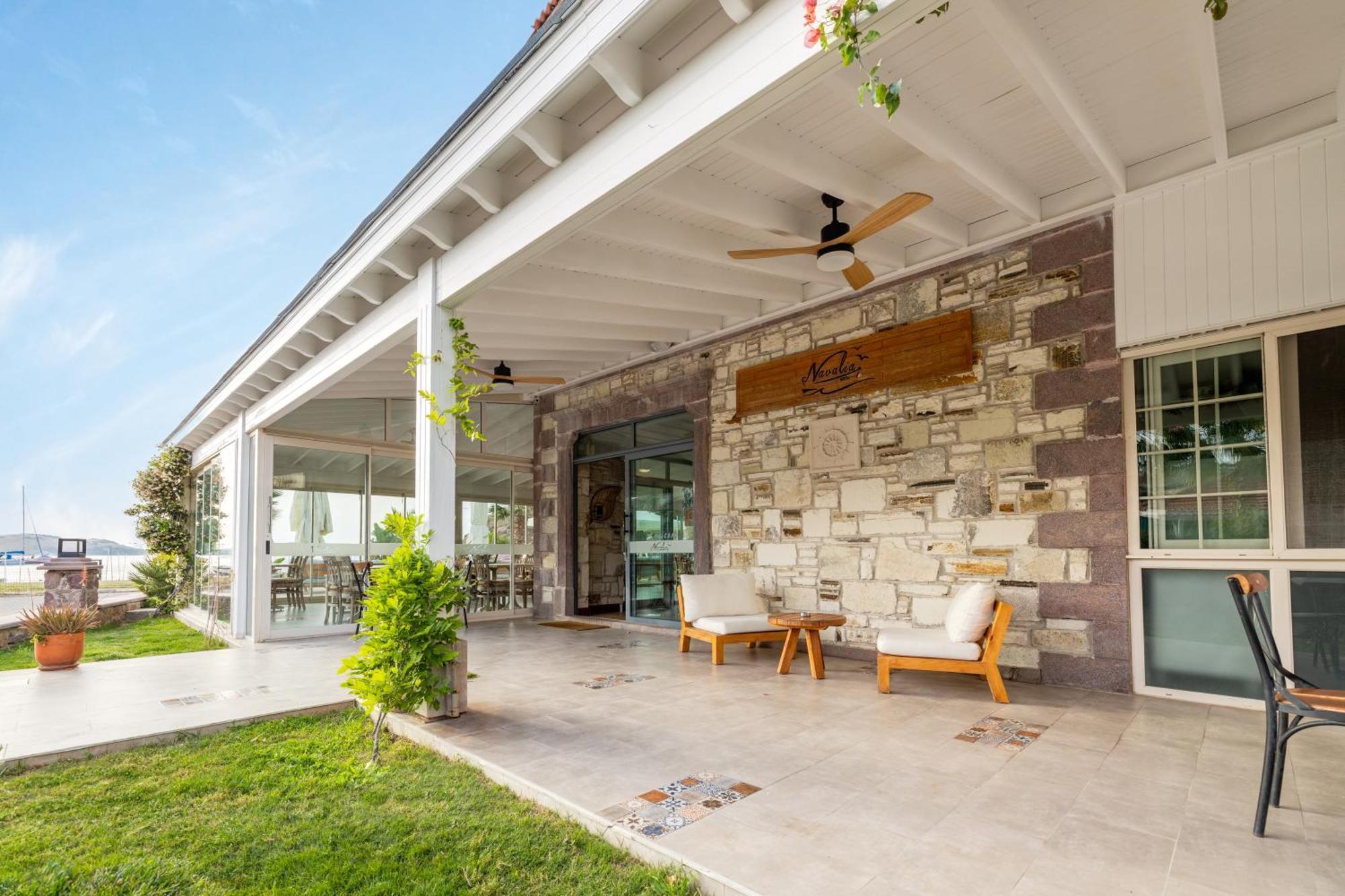 Navalia Hotel Foça Bagian luar foto