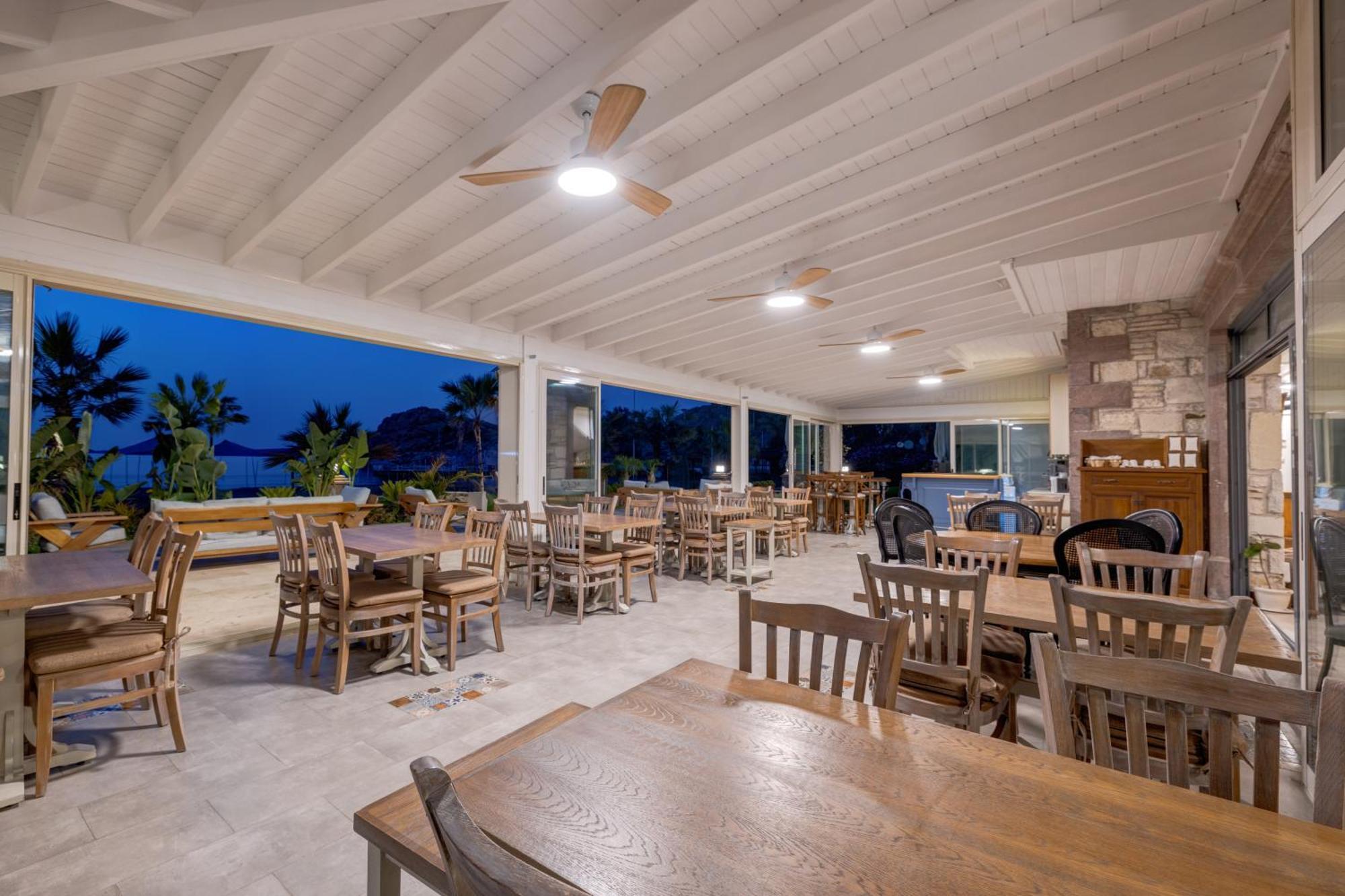 Navalia Hotel Foça Bagian luar foto