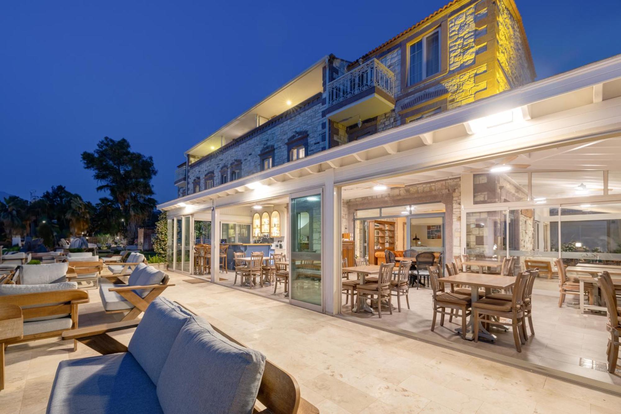 Navalia Hotel Foça Bagian luar foto