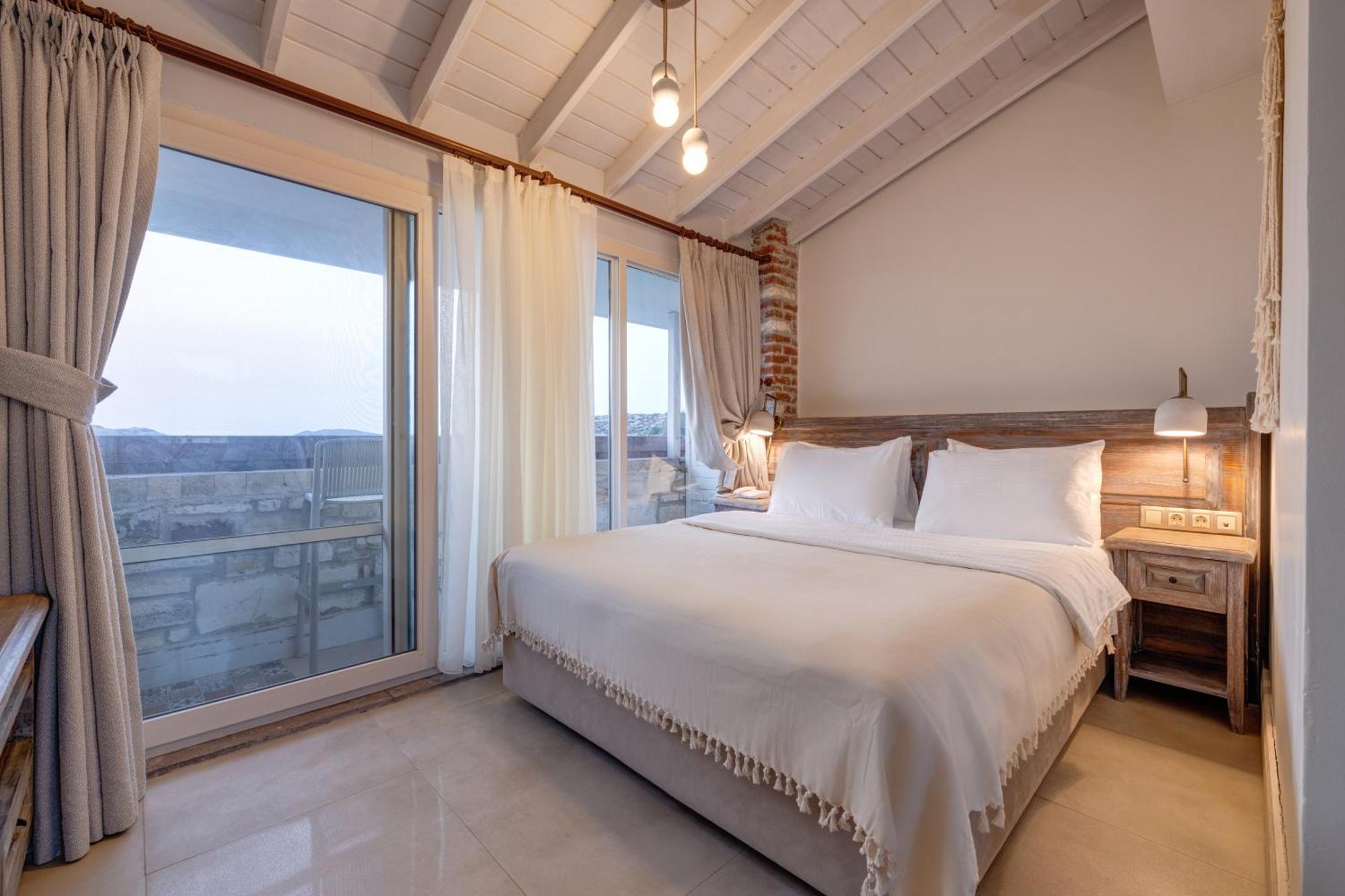 Navalia Hotel Foça Bagian luar foto