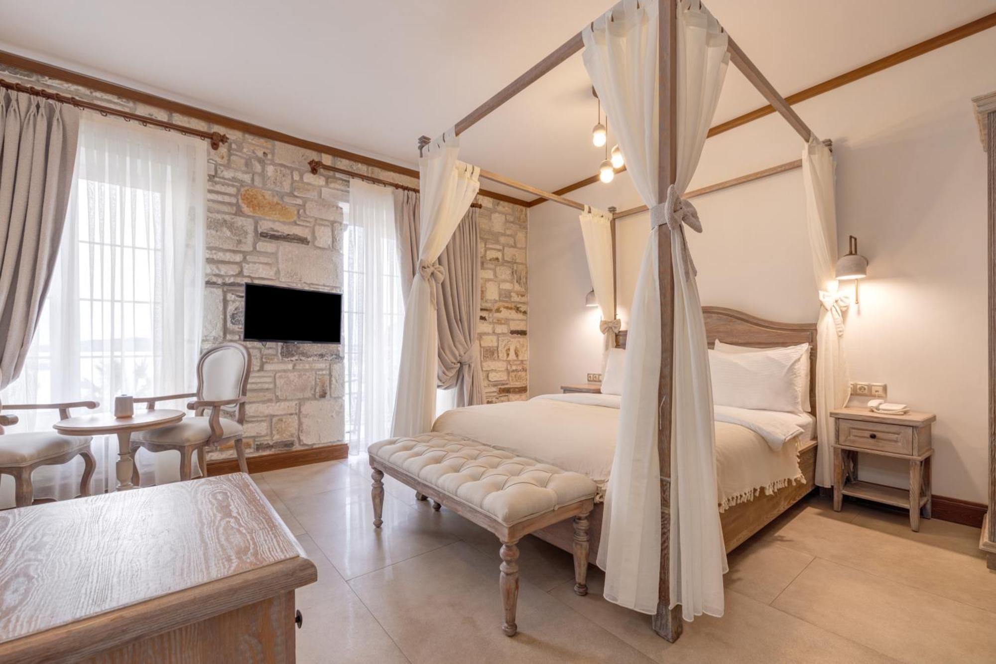 Navalia Hotel Foça Bagian luar foto
