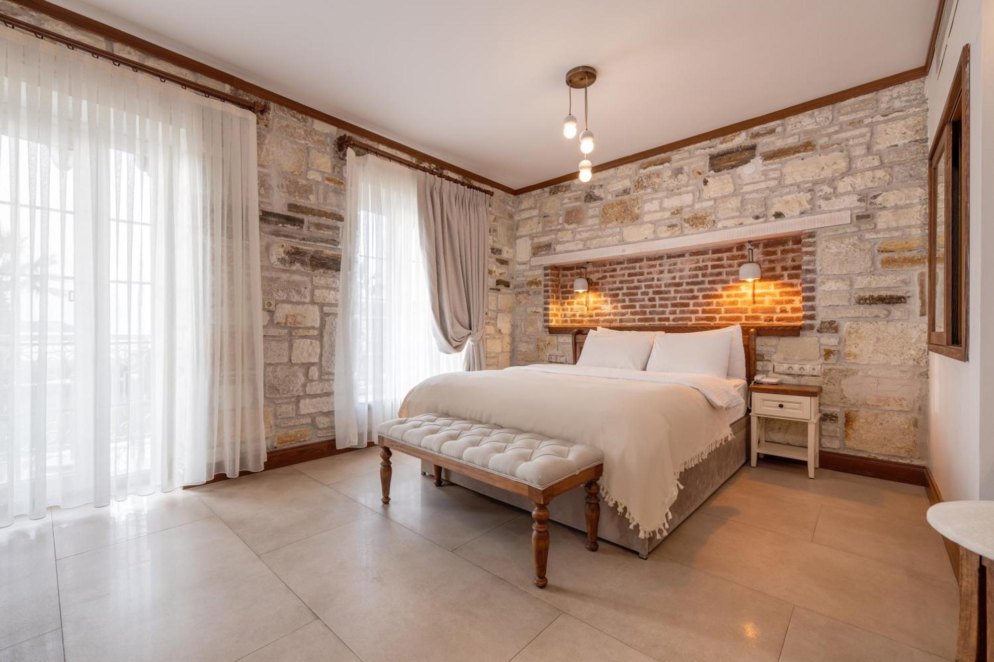Navalia Hotel Foça Bagian luar foto