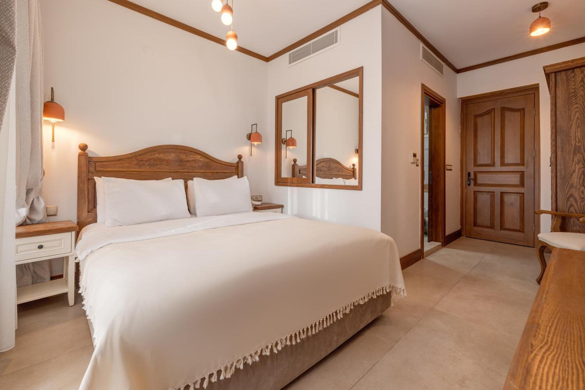 Navalia Hotel Foça Bagian luar foto