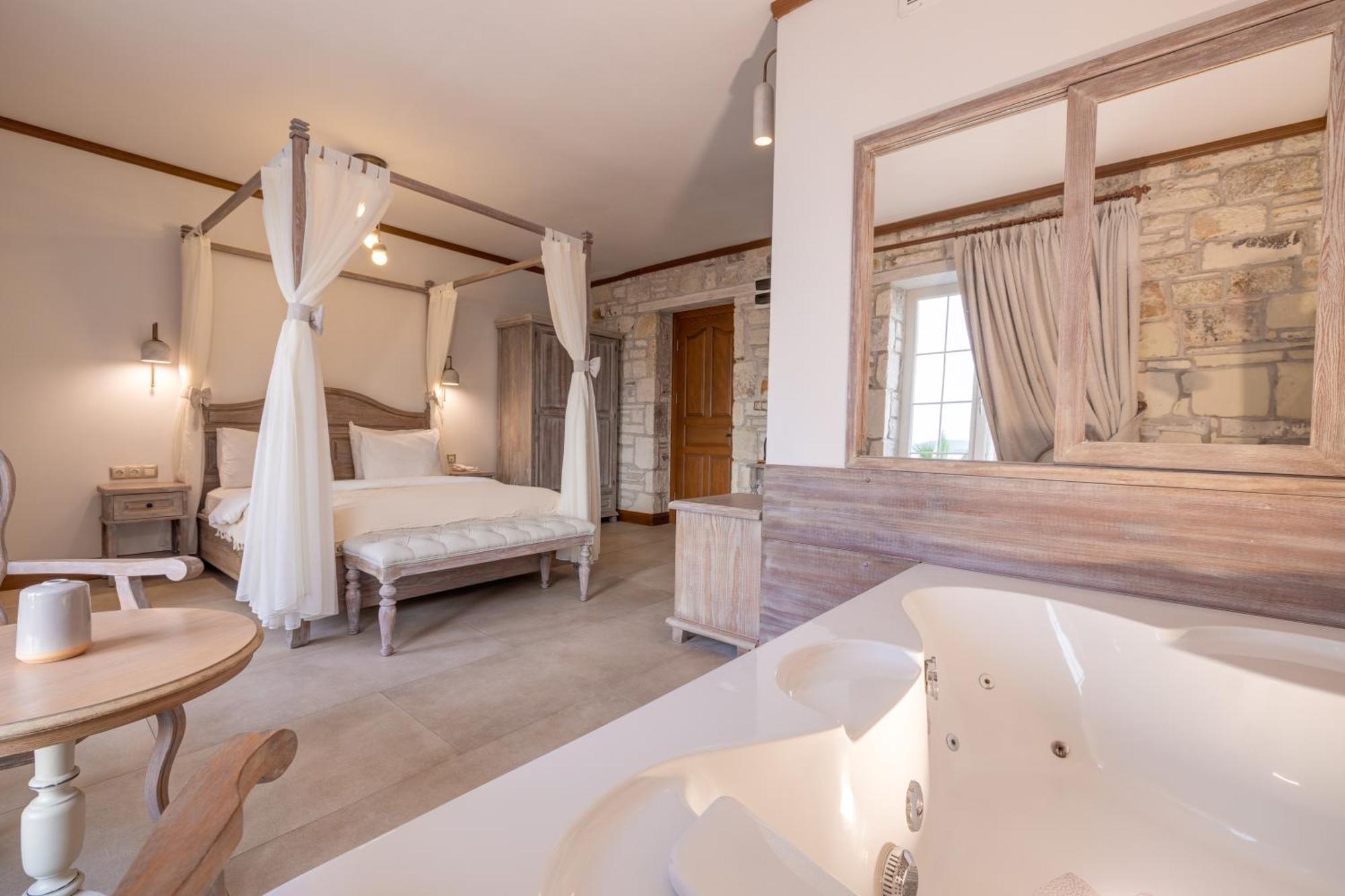 Navalia Hotel Foça Bagian luar foto