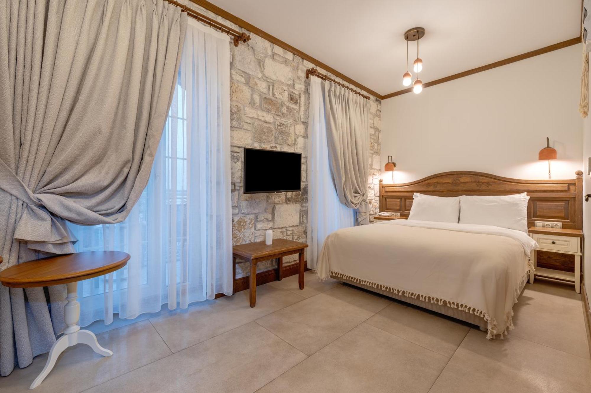 Navalia Hotel Foça Bagian luar foto