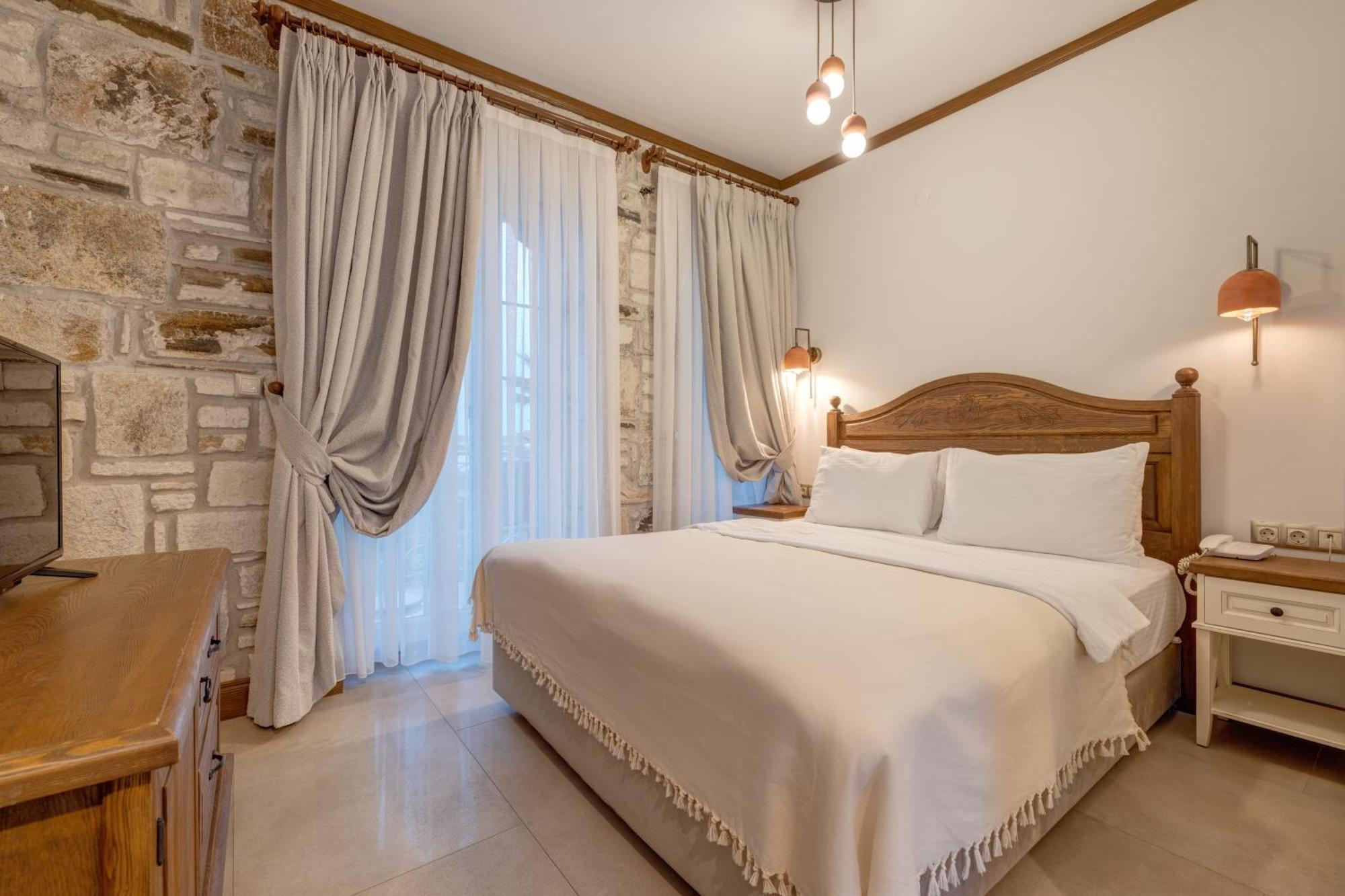 Navalia Hotel Foça Bagian luar foto
