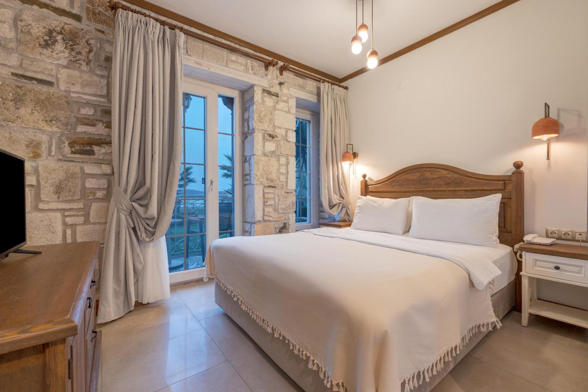 Navalia Hotel Foça Bagian luar foto