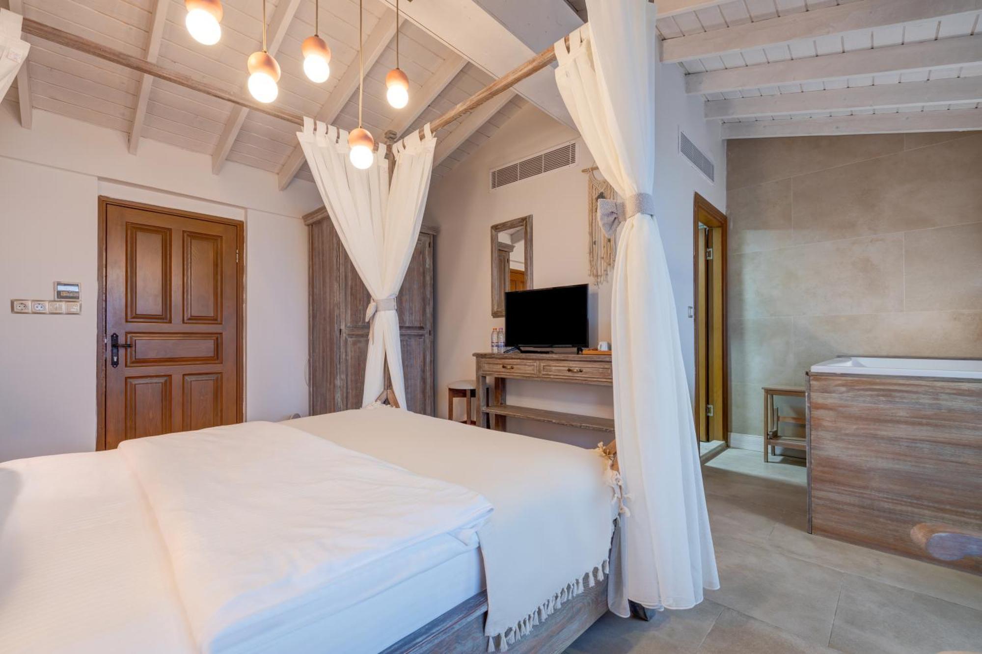 Navalia Hotel Foça Bagian luar foto