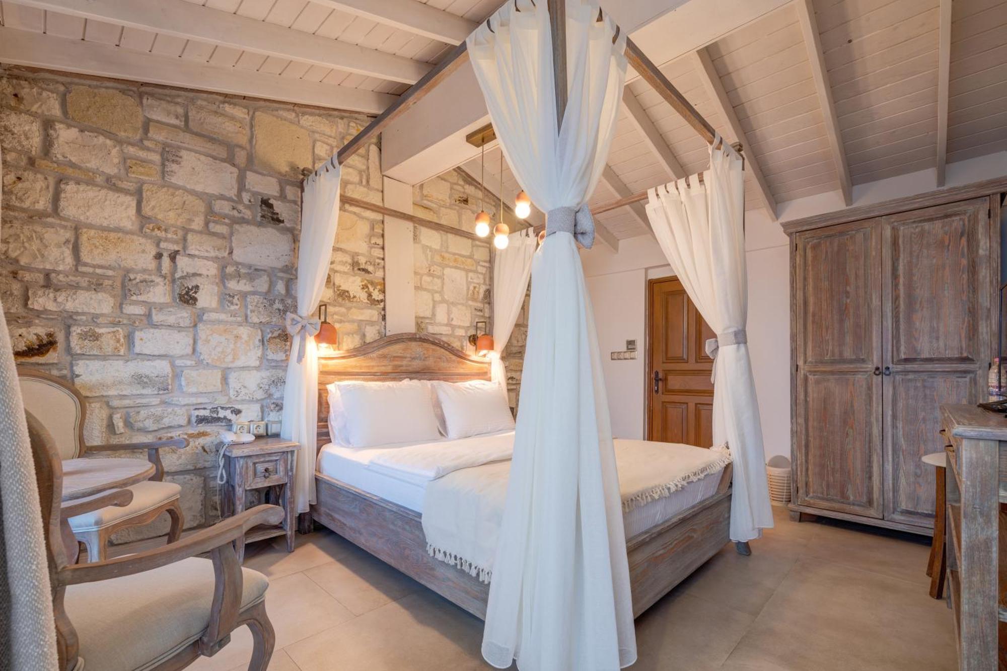 Navalia Hotel Foça Bagian luar foto
