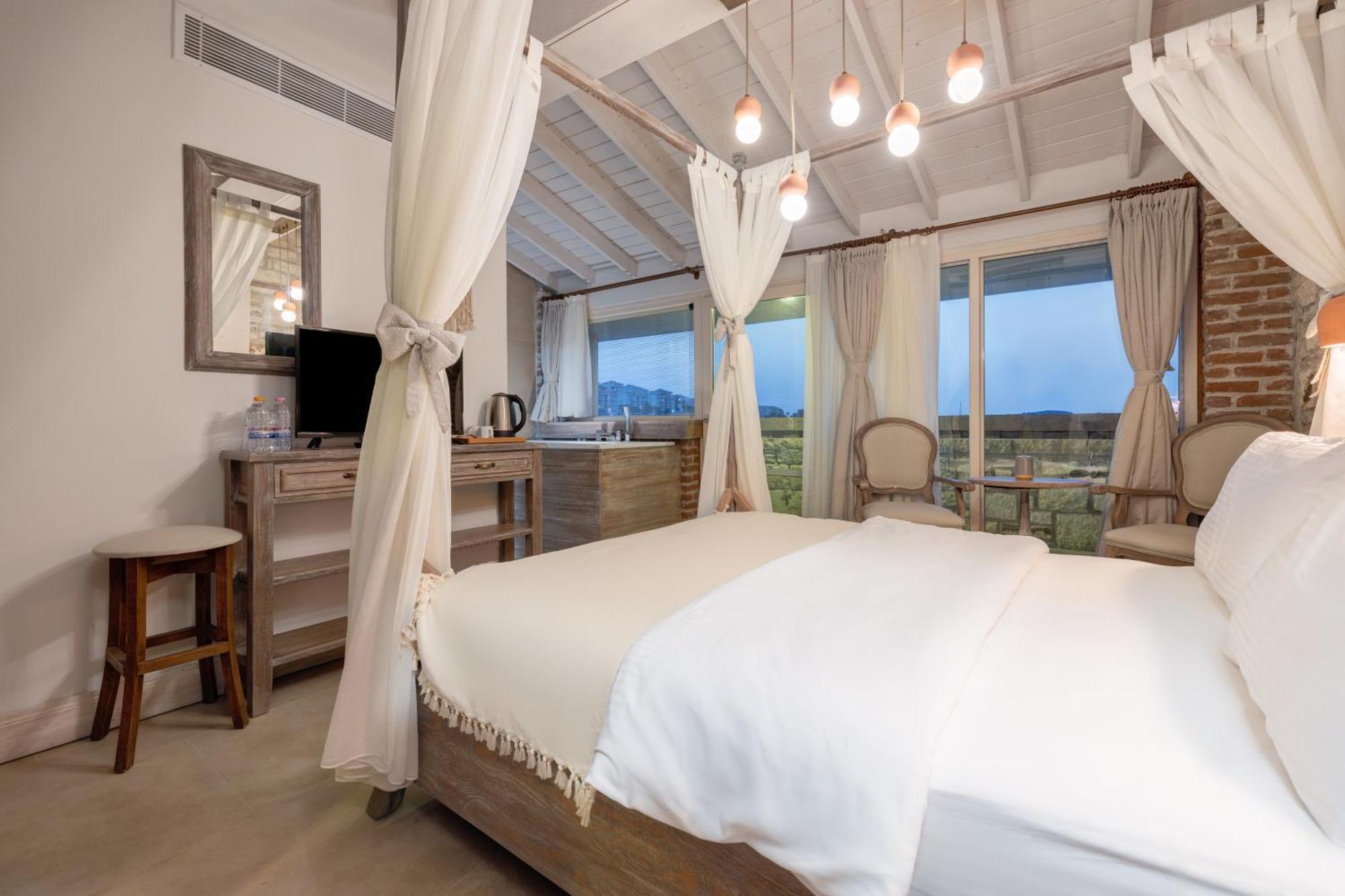 Navalia Hotel Foça Bagian luar foto