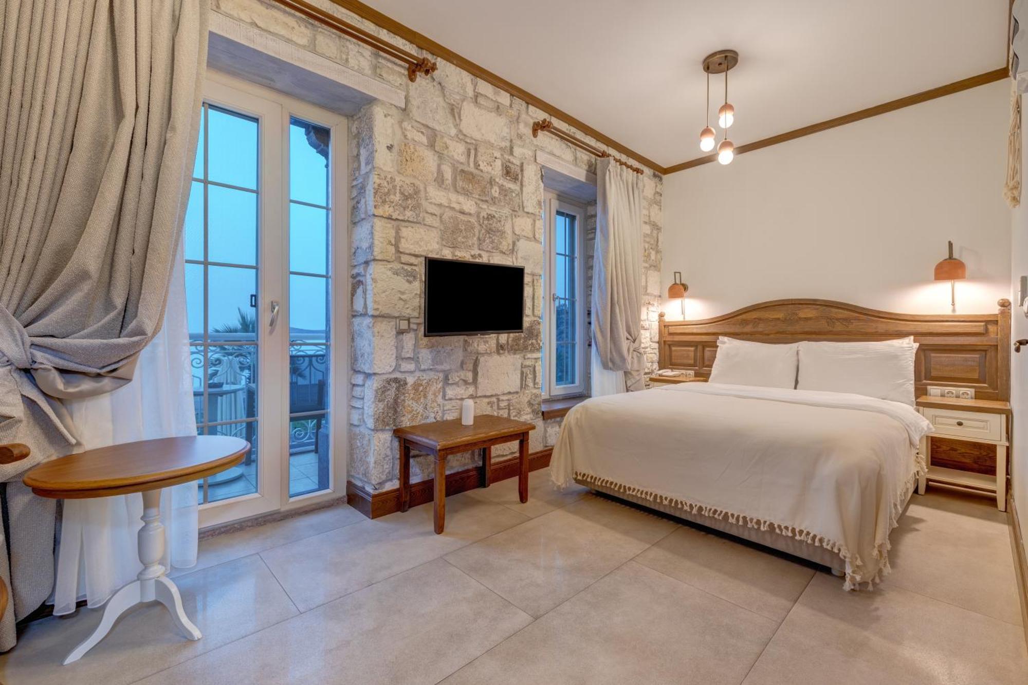 Navalia Hotel Foça Bagian luar foto
