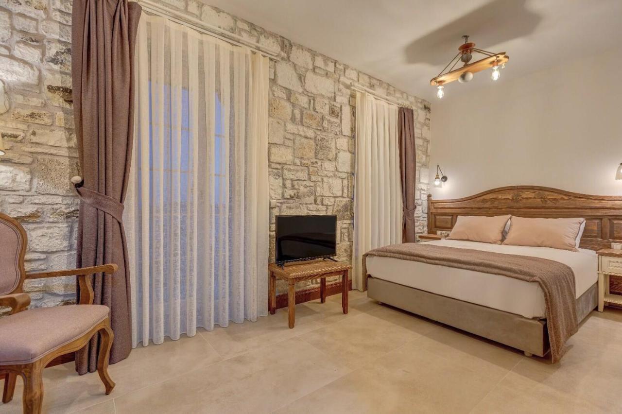 Navalia Hotel Foça Bagian luar foto