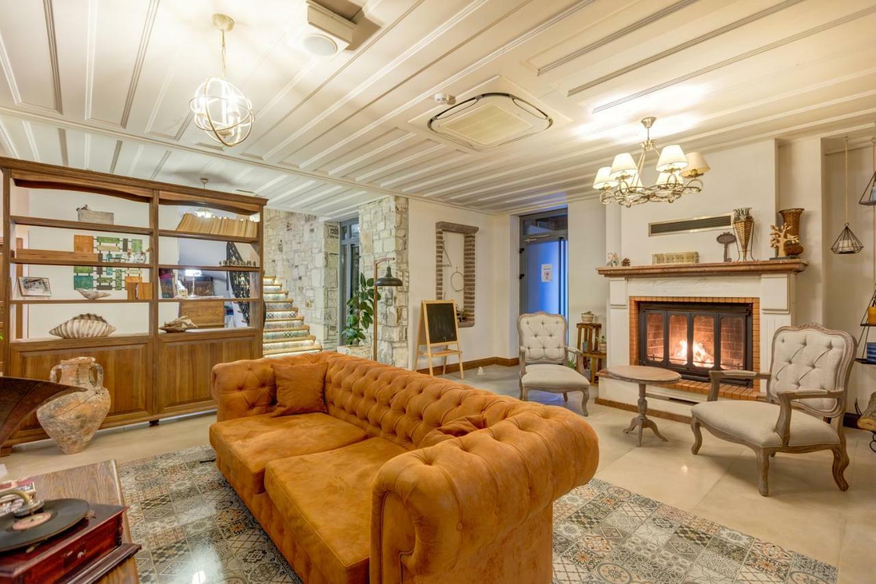 Navalia Hotel Foça Bagian luar foto